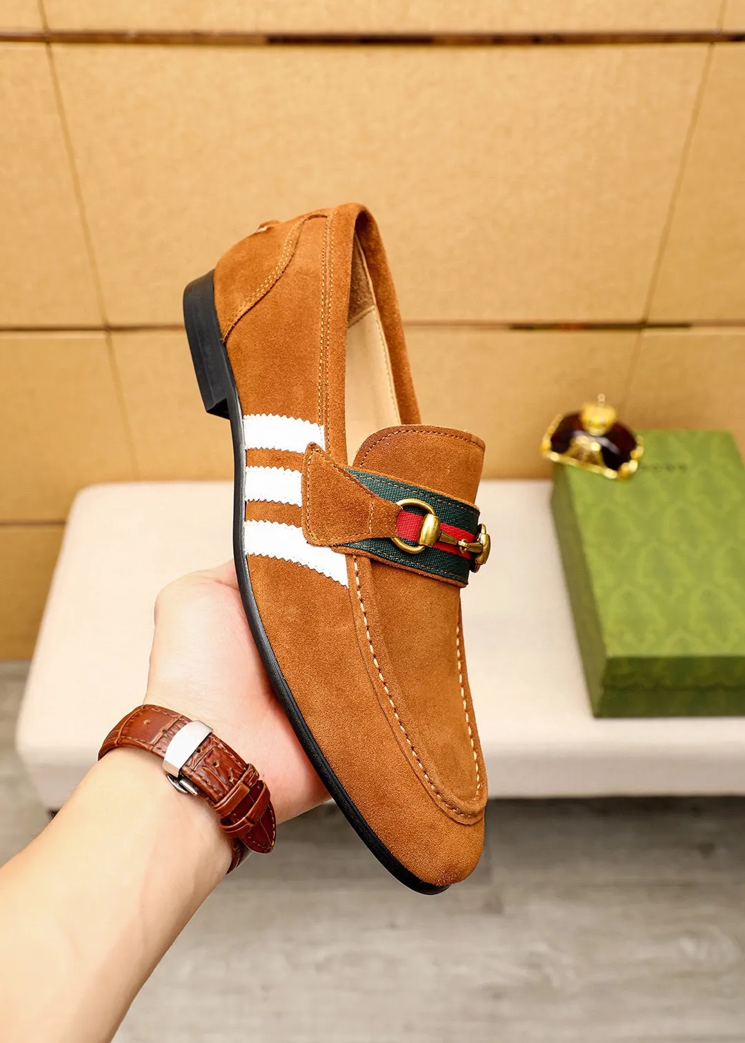 Men's shoes 💰480 💐 Product trademark: GUCCI "Gucci" casual leather shoes Regular size: 38-44 (45.46🉑️customized) Product materials: Selected imported first-layer frosted cowhide upper + classic hardware buckle, imported cowhide leather lining. Strong three-dimensional visual effect, original outsole Color: 4⃣️colors available